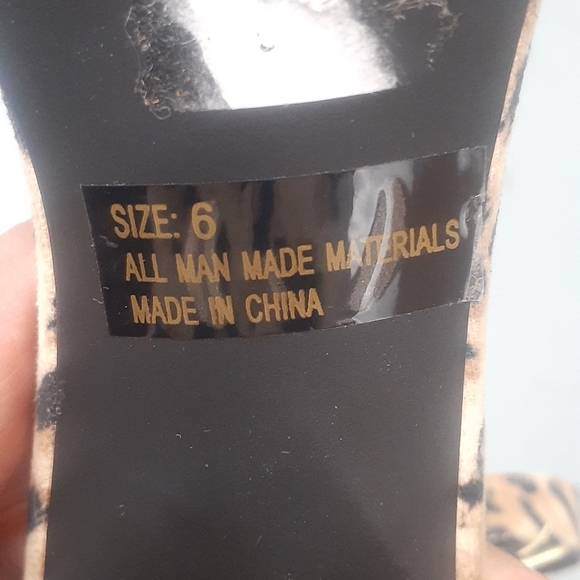 Charlotte Russe CHEETAH Animal print pumps Ankle strap Chunky heel sz 6 fits 8.5 - Picture 9 of 15